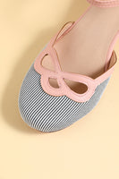 Laden Sie das Bild in den Galerie-Viewer, Retro Black White Dots Schuhe