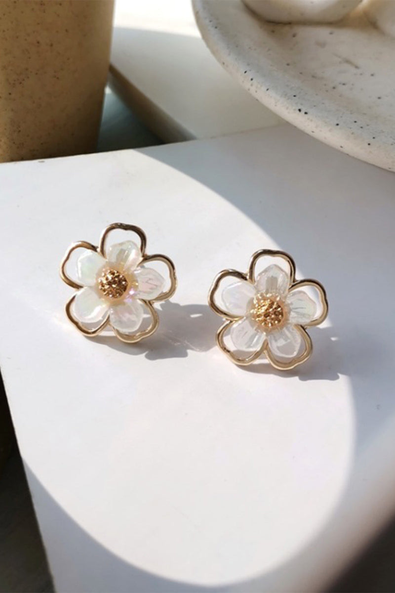 Laden Sie das Bild in den Galerie-Viewer, Weiße Blumen Ohrringe