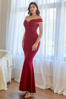 Laden Sie das Bild in den Galerie-Viewer, Burgunder Schulterfreies Meerjungfrau Ballkleid