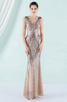 Laden Sie das Bild in den Galerie-Viewer, Weißes Meerjungfrauen Abendkleid mit tiefem V-Ausschnitt