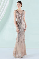 Laden Sie das Bild in den Galerie-Viewer, Weißes Meerjungfrauen Abendkleid mit tiefem V-Ausschnitt