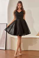 Laden Sie das Bild in den Galerie-Viewer, Schwarzes V-Ausschnitt Abiballkleid