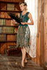 Laden Sie das Bild in den Galerie-Viewer, Etui V Ausschnitt Dunkelgrüne Pailletten Kleid aus den 1920er Jahren