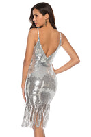 Laden Sie das Bild in den Galerie-Viewer, Schwarze Pailletten Spaghettiträger Fransen Cocktailkleid