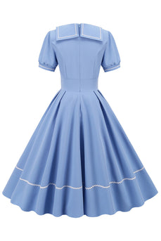 Blaues Kleid im Retro Stil der 1950er Jahre mit kurzen Ärmeln