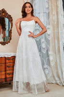 Laden Sie das Bild in den Galerie-Viewer, Weißes Spaghettiträger A Linie Ballkleid