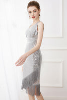 Laden Sie das Bild in den Galerie-Viewer, Pailletten Glitzer Schwarz 1920er Jahre Kleid mit Fransen