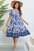 Laden Sie das Bild in den Galerie-Viewer, Blaues V-Ausschnitt Sommerkleid in Übergröße mit kurzen Ärmeln