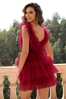 Laden Sie das Bild in den Galerie-Viewer, Rotes kurzes Cocktailkleid mit tiefem V-Ausschnitt und Rüschen