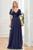 Laden Sie das Bild in den Galerie-Viewer, Tüll A-Linie Pailletten Schwarzes Ballkleid mit Schlitz