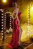 Laden Sie das Bild in den Galerie-Viewer, Trägerloses rotes Meerjungfrauen Ballkleid mit Plissee