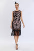 Laden Sie das Bild in den Galerie-Viewer, Glitzerndes schwarzes Gatsby Kleid mit Fransen aus den 1920er Jahren