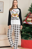 Laden Sie das Bild in den Galerie-Viewer, Schwarz-weiß kariertes Weihnachtshirsch-Familien-Pyjama-Set