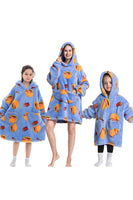 Laden Sie das Bild in den Galerie-Viewer, Schwarze Erdbeere Familie Passendes Flanell Oversize Sweatshirt mit Kapuzenpullover