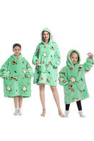 Laden Sie das Bild in den Galerie-Viewer, Schwarze Erdbeere Familie Passendes Flanell Oversize Sweatshirt mit Kapuzenpullover