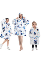 Laden Sie das Bild in den Galerie-Viewer, Schwarze Erdbeere Familie Passendes Flanell Oversize Sweatshirt mit Kapuzenpullover