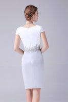 Laden Sie das Bild in den Galerie-Viewer, Silberne Scheide knielanges Mutter der Braut Kleid mit Mantel