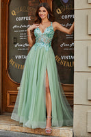 Laden Sie das Bild in den Galerie-Viewer, A-Linie V-Ausschnitt Schlitz Tüll Hellgrünes Ballkleid mit Perlen