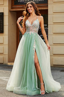 Laden Sie das Bild in den Galerie-Viewer, Langes A-Linie V-Ausschnitt Hellgrünes Tüll Ballkleid mit Schlitz