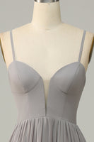 Laden Sie das Bild in den Galerie-Viewer, Silber A Linie Spaghettiträger langes Brautjungfernkleid mit Schlitz