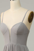 Laden Sie das Bild in den Galerie-Viewer, Silber A Linie Spaghettiträger langes Brautjungfernkleid mit Schlitz