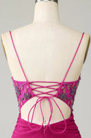 Laden Sie das Bild in den Galerie-Viewer, Stilvolles Bodycon Spaghettiträger Fuchsia Kurzes Abschlussballkleid mit Perlen