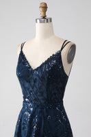 Laden Sie das Bild in den Galerie-Viewer, A-Linie marineblaues Spaghettiträger langes Ballkleid mit Schlitz