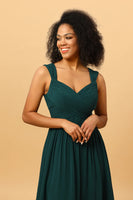 Laden Sie das Bild in den Galerie-Viewer, Chiffon Grünes Brautjungfernkleid mit Rüschen