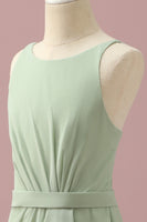 Laden Sie das Bild in den Galerie-Viewer, Salbei Chiffon Rundhalsausschnitt Junior Brautjungfernkleid mit Rüschen