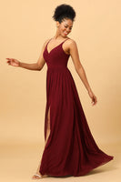 Laden Sie das Bild in den Galerie-Viewer, A-Linie Chiffon Burgund Brautjungfernkleid mit Schlitz