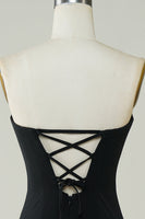 Laden Sie das Bild in den Galerie-Viewer, Stilvolles trägerloses schwarzes Cocktailkleid mit Quaste