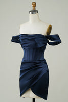 Laden Sie das Bild in den Galerie-Viewer, Rotes schulterfreies asymmetrisches enges kurzes Abiballkleid