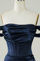 Laden Sie das Bild in den Galerie-Viewer, Rotes schulterfreies asymmetrisches enges kurzes Abiballkleid