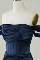 Laden Sie das Bild in den Galerie-Viewer, Rotes schulterfreies asymmetrisches enges kurzes Abiballkleid