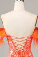 Laden Sie das Bild in den Galerie-Viewer, Schulterfreie Scheide Blaues kurzes Abiballkleid mit Feder