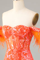 Laden Sie das Bild in den Galerie-Viewer, Schulterfreie Scheide Blaues kurzes Abiballkleid mit Feder