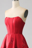 Laden Sie das Bild in den Galerie-Viewer, Elegantes A-Linie trägerloses dunkelrotes langes Ballkleid im Prinzessin-Stil mit 3D-Blume