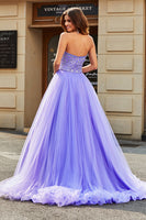 Laden Sie das Bild in den Galerie-Viewer, Atemberaubendes trägerloses lila langes Ballkleid in A-Linie mit Perlen