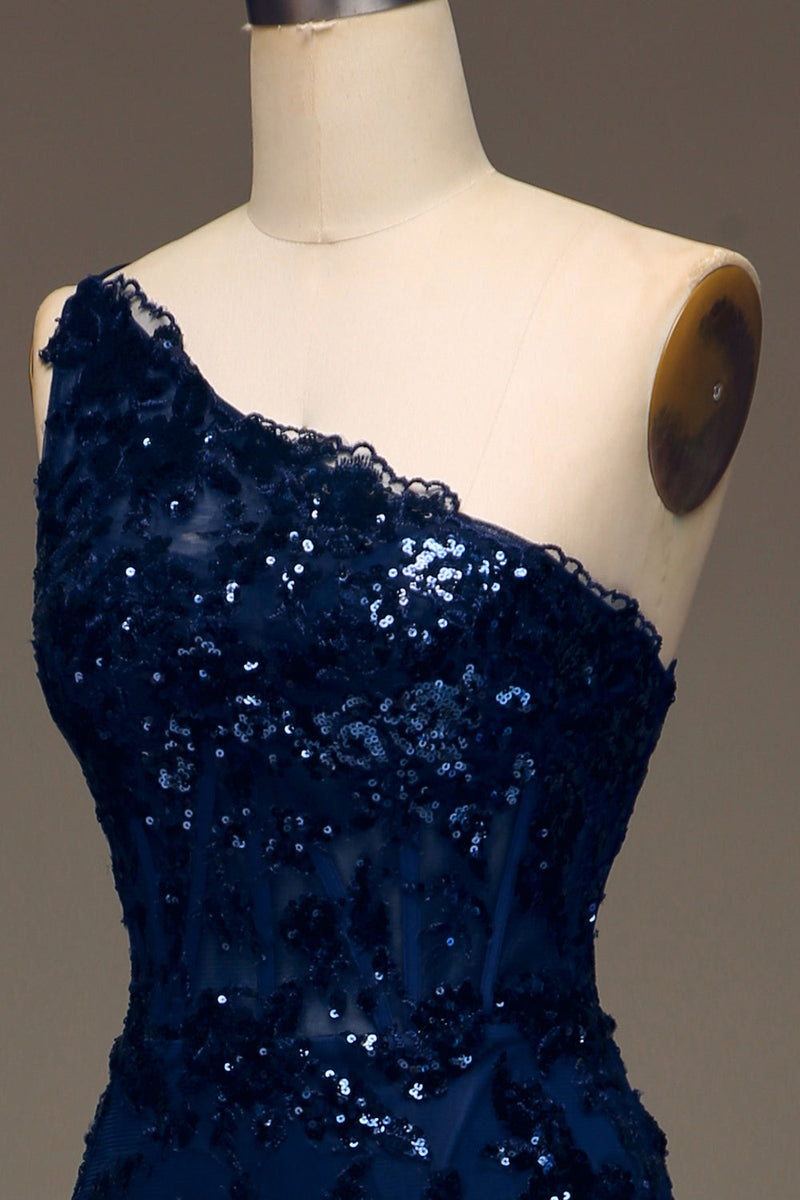 Laden Sie das Bild in den Galerie-Viewer, Glitzerndes dunkles marineblaues gestuftes Spitzenkleid mit einer Schulter und langem Schlitz