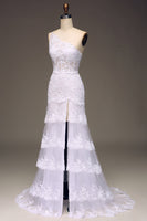 Laden Sie das Bild in den Galerie-Viewer, Glitzerndes dunkles marineblaues gestuftes Spitzenkleid mit einer Schulter und langem Schlitz