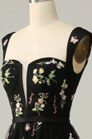 Laden Sie das Bild in den Galerie-Viewer, A Linie Herzausschnitt Schwarzes langes Ballkleid mit Stickerei