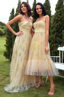 Laden Sie das Bild in den Galerie-Viewer, Champagner Langes Ballkleid mit Stickerei