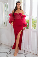 Laden Sie das Bild in den Galerie-Viewer, Scheide Schulterfreies Burgunder Partykleid mit Perlstickerei