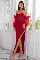 Laden Sie das Bild in den Galerie-Viewer, Scheide Schulterfreies Burgunder Partykleid mit Perlstickerei