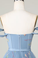 Laden Sie das Bild in den Galerie-Viewer, Niedliches A Linie Herzausschnitt Grau Blau Kurzes Cocktailkleid mit Stickerei