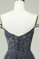 Laden Sie das Bild in den Galerie-Viewer, Niedliches A-Linie Spaghettiträger Graues kurzes Cocktailkleid mit Applikationen