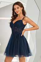 Laden Sie das Bild in den Galerie-Viewer, Marine Rückenloses kurzes Cocktailkleid mit Applikationen