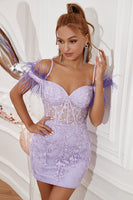 Laden Sie das Bild in den Galerie-Viewer, Lavendel Schulterfreies Abiballkleid mit Federn