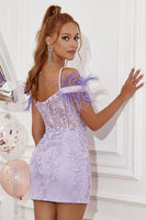Laden Sie das Bild in den Galerie-Viewer, Lavendel Schulterfreies Abiballkleid mit Federn