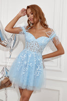 Laden Sie das Bild in den Galerie-Viewer, Blaues schulterfreies Abiballkleid mit Federn